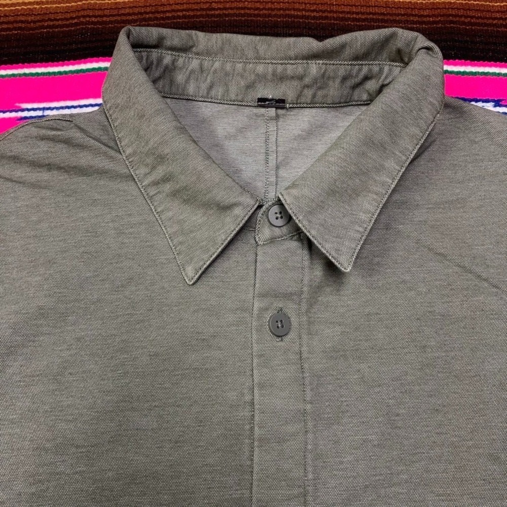 Lululemon Airing Easy Long-Sleeve Shirt Men's M Grey‎ Striped Pocketless Minimal